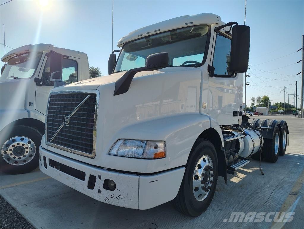 Volvo VNM64T200 Tractores (camiões)