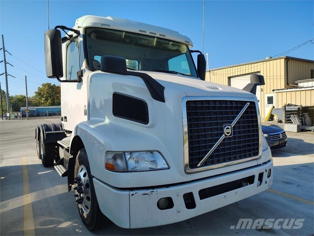 Volvo VNM64T200 Tractores (camiões)