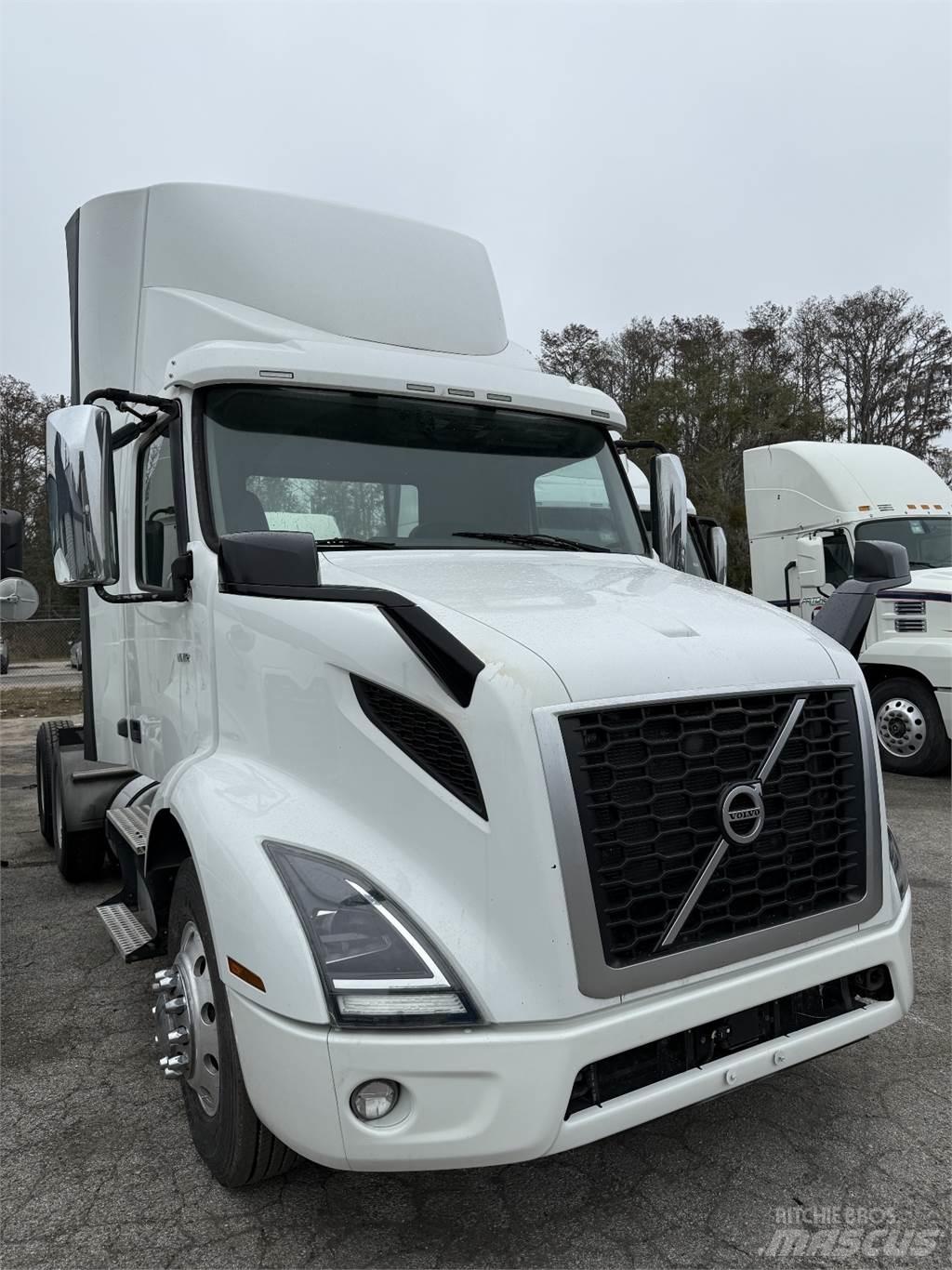 Volvo VNR64T300 Tractores (camiões)