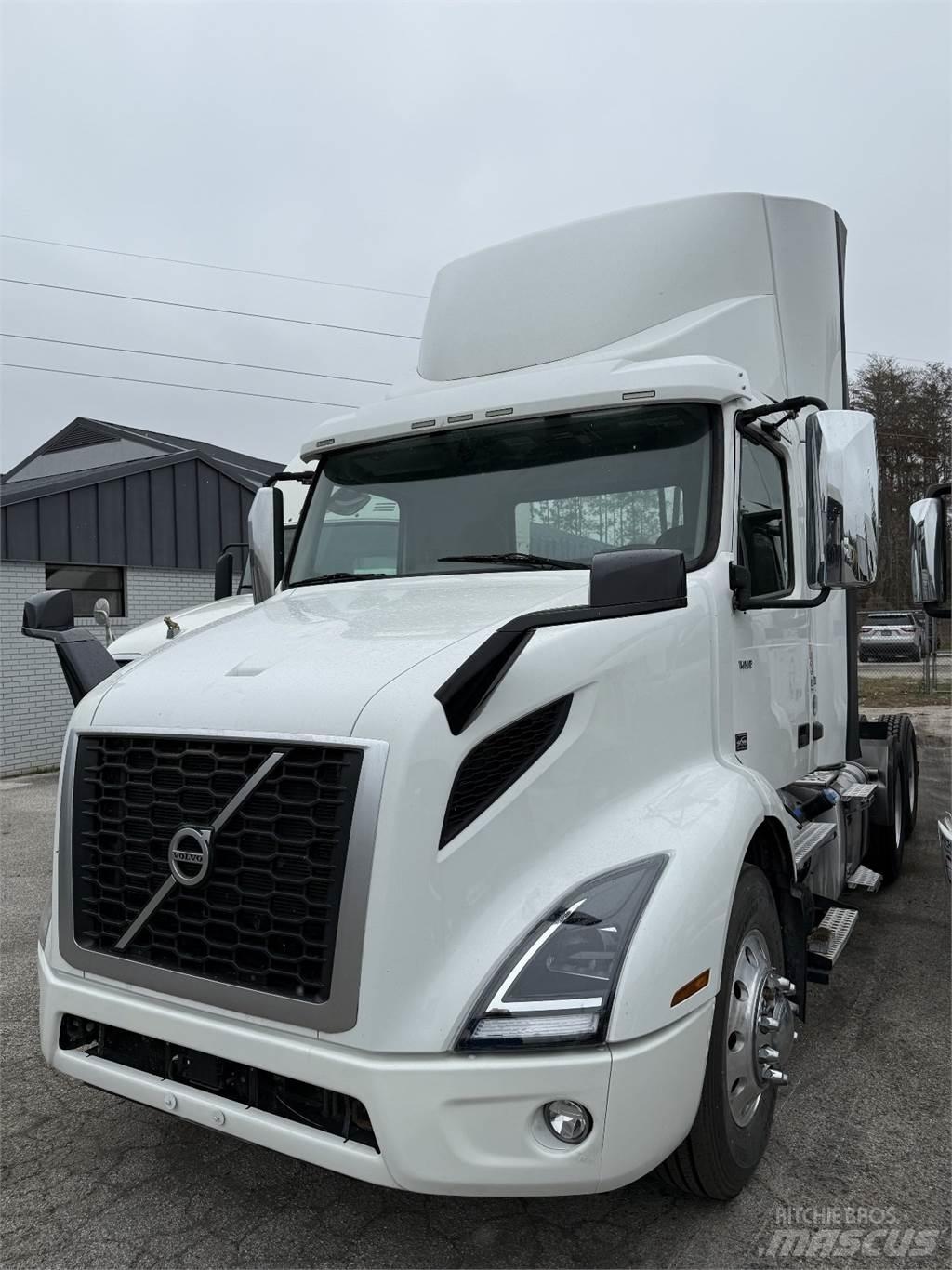 Volvo VNR64T300 Tractores (camiões)