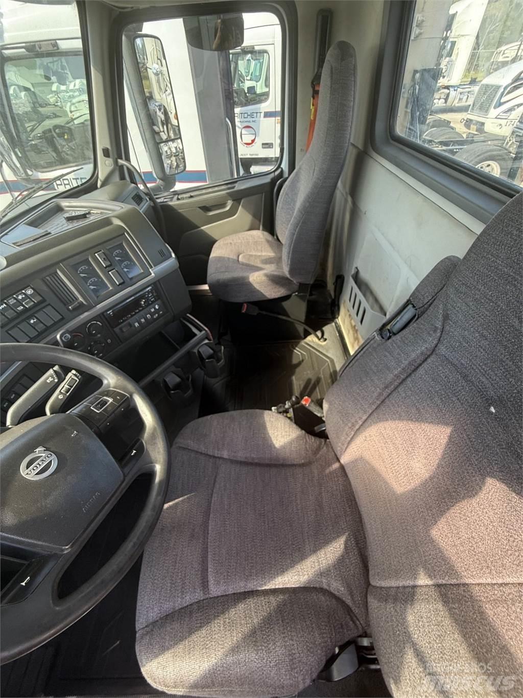 Volvo VNR64T300 Tractores (camiões)