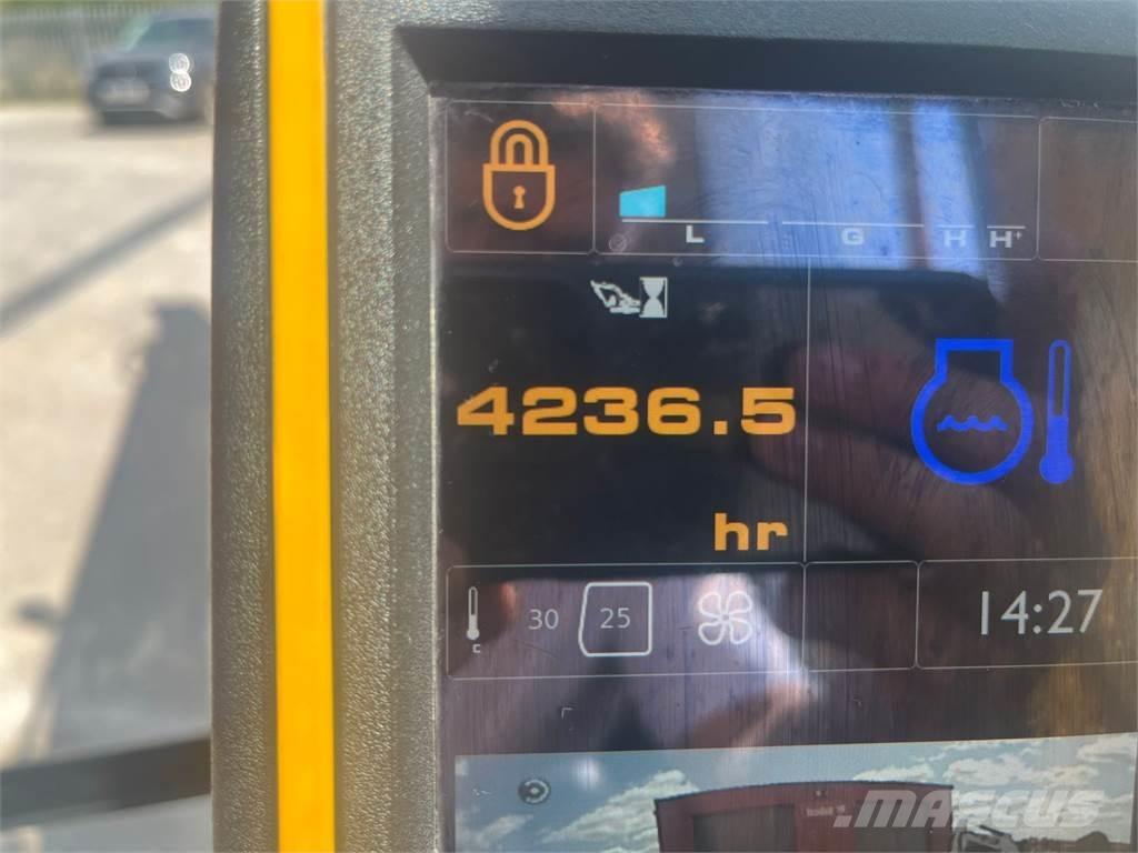 JCB JS130 LC Escavadoras de rastos