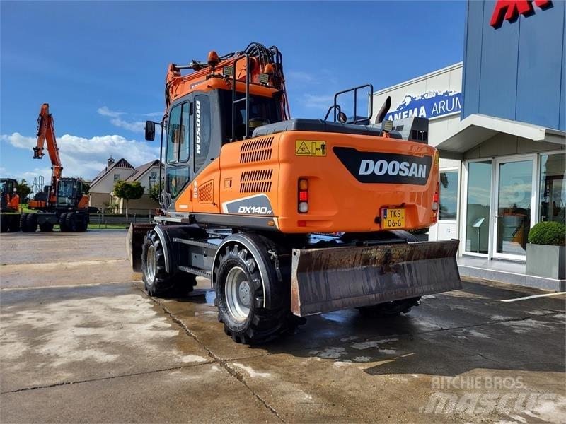 Doosan DX140W-5 Escavadoras de rodas