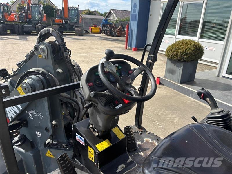 GiANT V6004T Pás carregadoras de rodas