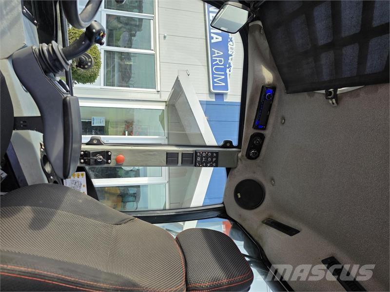 GiANT V761 Pás carregadoras de rodas