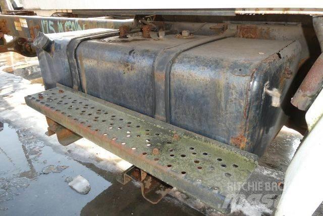 Hino 145 Camiões de chassis e cabine