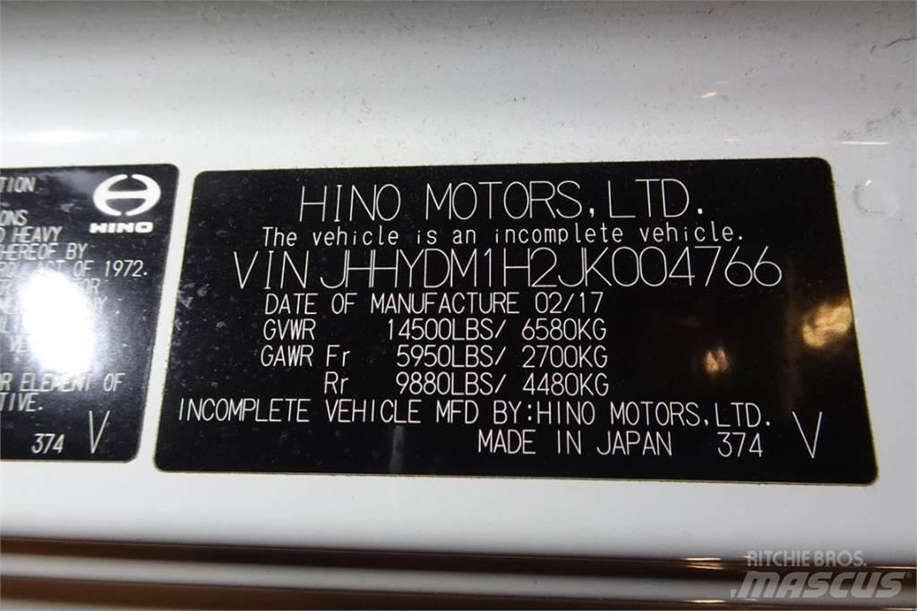 Hino 155 Camiões de caixa fechada