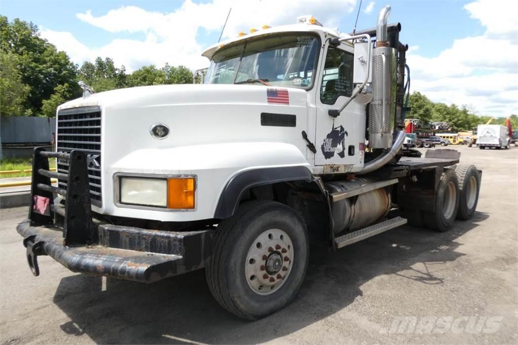 Mack CL733 Camiões de chassis e cabine