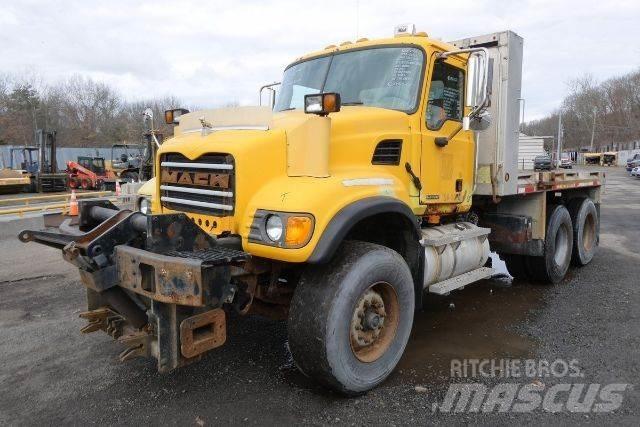 Mack CV713 Camiões estrado/caixa aberta