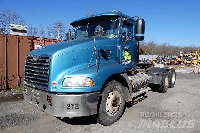 Mack CXN613 Camiões de chassis e cabine