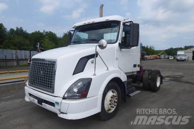 Volvo VNL42T Camiões de chassis e cabine