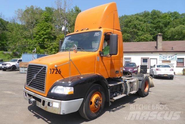 Volvo VNM42T Camiões de chassis e cabine
