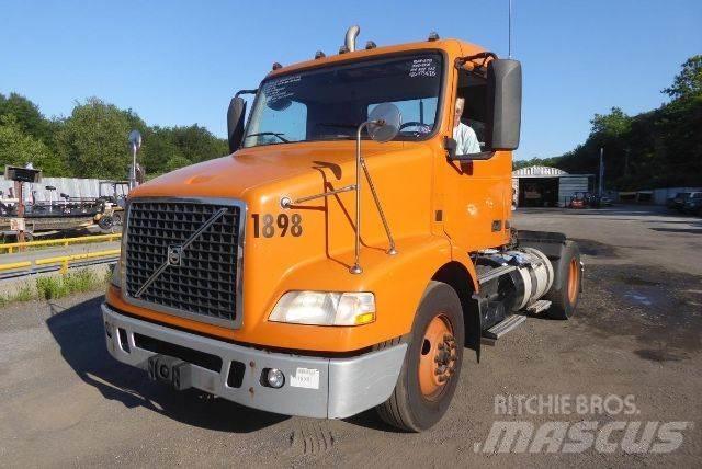 Volvo VNM42T Camiões de chassis e cabine