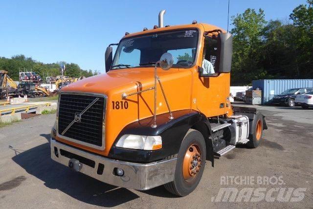 Volvo VNM42T Camiões de chassis e cabine
