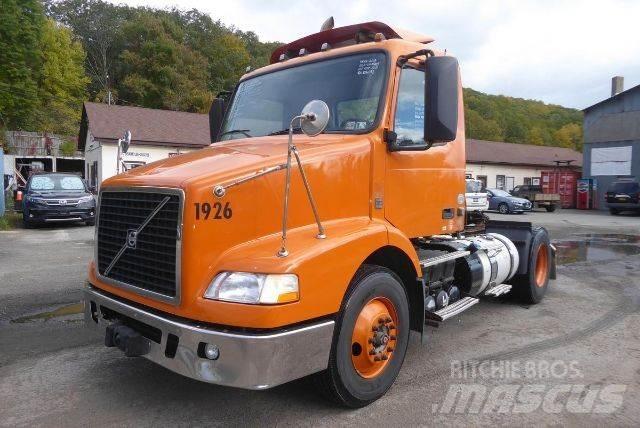 Volvo VNM42T Camiões de chassis e cabine