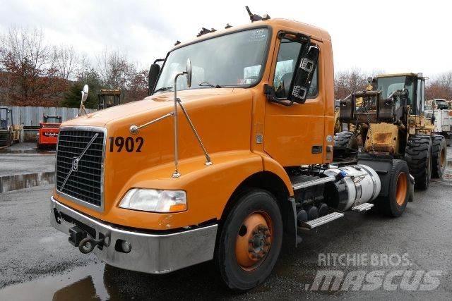 Volvo VNM42T Camiões de chassis e cabine
