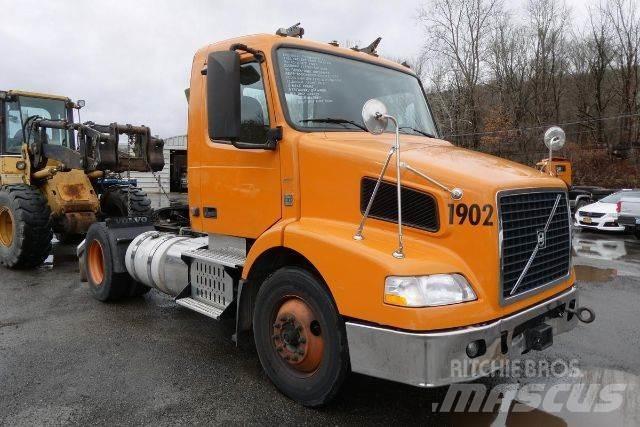 Volvo VNM42T Camiões de chassis e cabine
