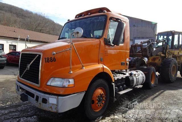 Volvo VNM42T Camiões de chassis e cabine