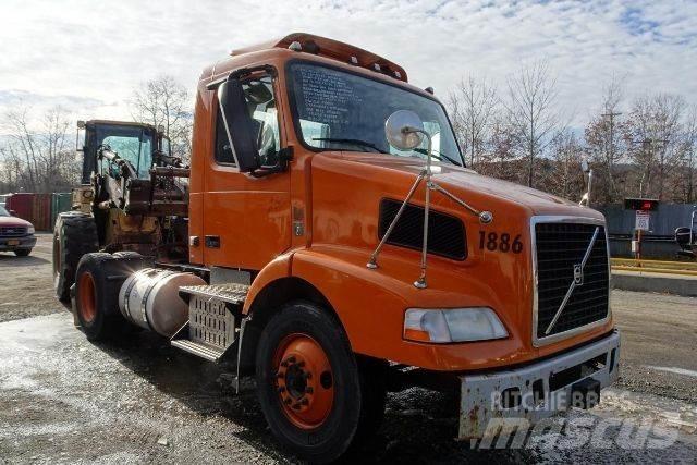 Volvo VNM42T Camiões de chassis e cabine