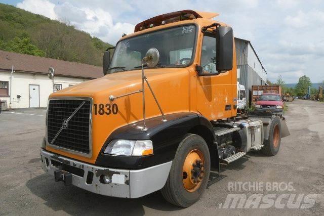 Volvo VNM42T Camiões de chassis e cabine