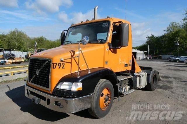 Volvo VNM42T Camiões de chassis e cabine