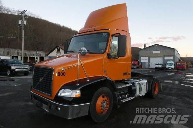 Volvo VNM42T Camiões de chassis e cabine