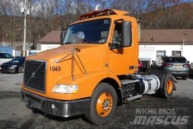 Volvo VNM42T Camiões de chassis e cabine