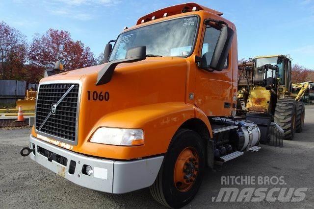 Volvo VNM42T Camiões de chassis e cabine