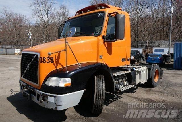 Volvo VNM42T Camiões de chassis e cabine
