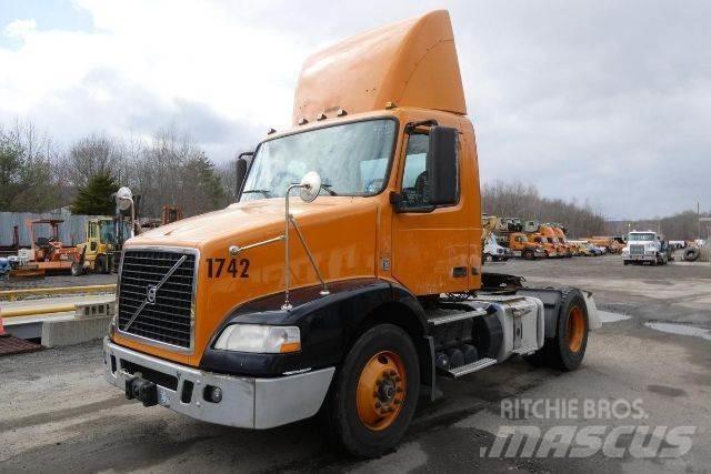 Volvo VNM42T Camiões de chassis e cabine