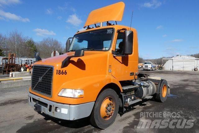 Volvo VNM42T Camiões de chassis e cabine