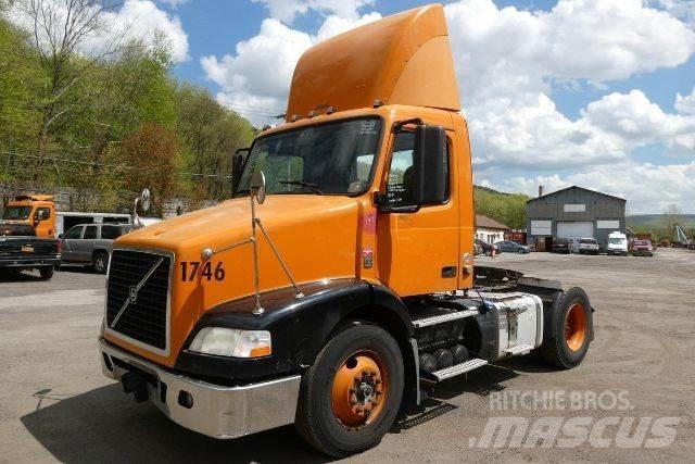 Volvo VNM42T Camiões de chassis e cabine