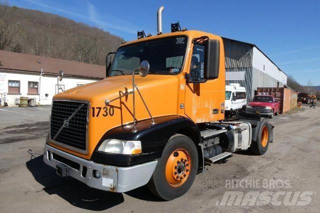Volvo VNM42T Camiões de chassis e cabine