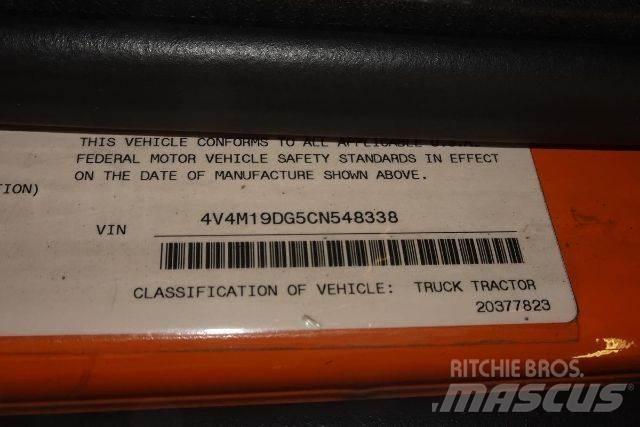 Volvo VNM42T Camiões de chassis e cabine