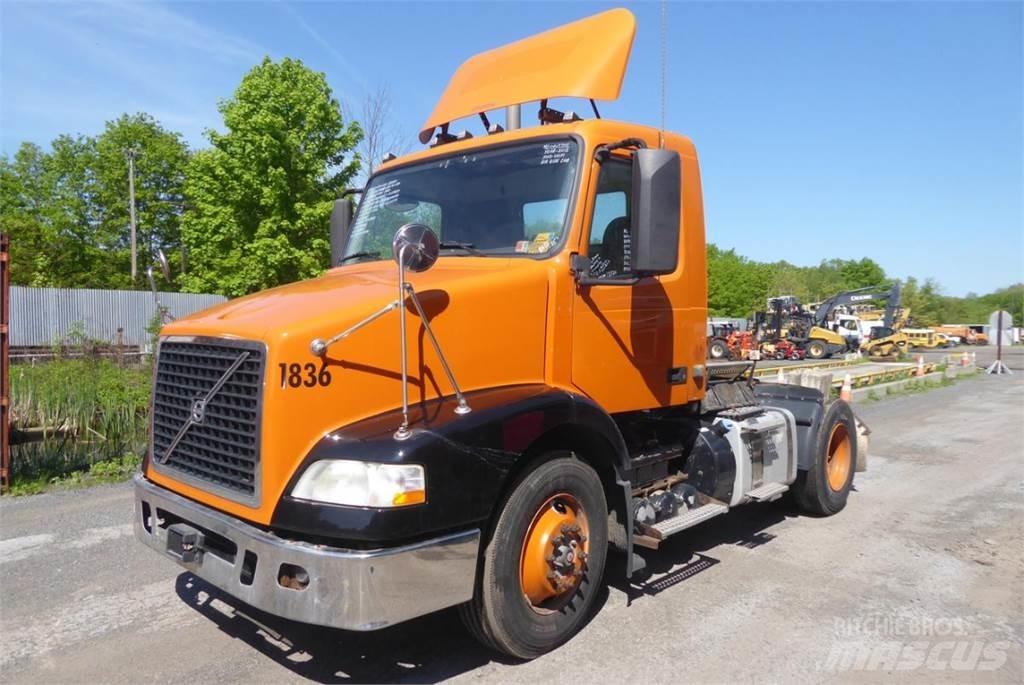 Volvo VNM42T Camiões de chassis e cabine