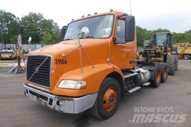 Volvo VNM64T Camiões de chassis e cabine