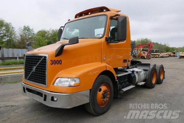 Volvo VNM64T Camiões de chassis e cabine