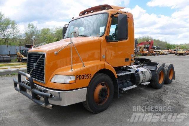 Volvo VNM64T Camiões de chassis e cabine