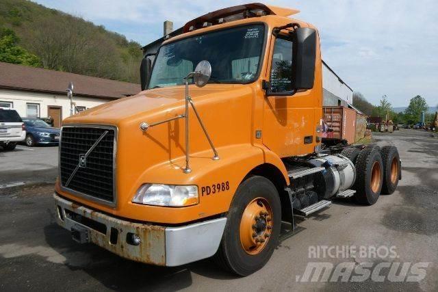 Volvo VNM64T Camiões de chassis e cabine