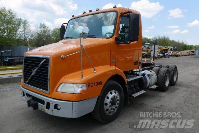 Volvo VNM64T Camiões de chassis e cabine