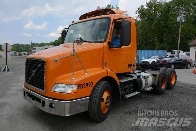 Volvo VNM64T Camiões de chassis e cabine