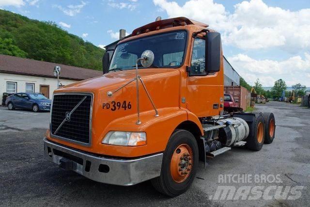 Volvo VNM64T Camiões de chassis e cabine