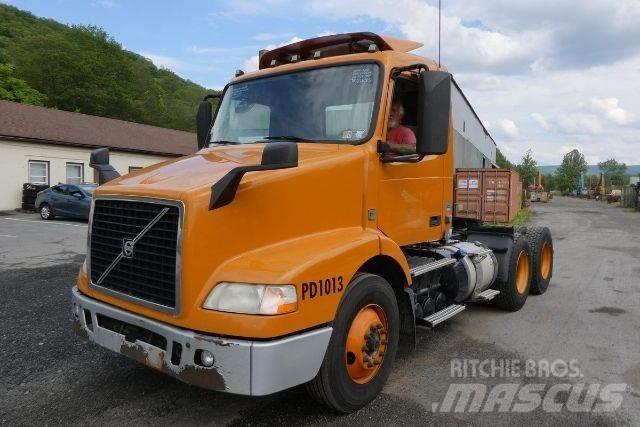 Volvo VNM64T Camiões de chassis e cabine