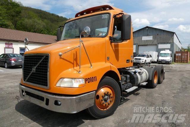 Volvo VNM64T Camiões de chassis e cabine