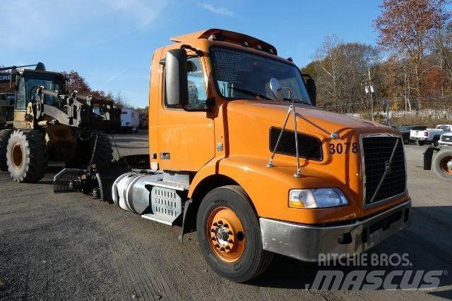 Volvo VNM64T Camiões de chassis e cabine