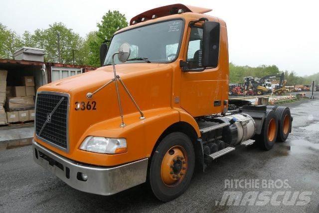 Volvo VNM64T Camiões de chassis e cabine