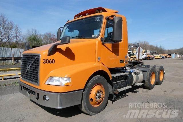 Volvo VNM64T Camiões de chassis e cabine
