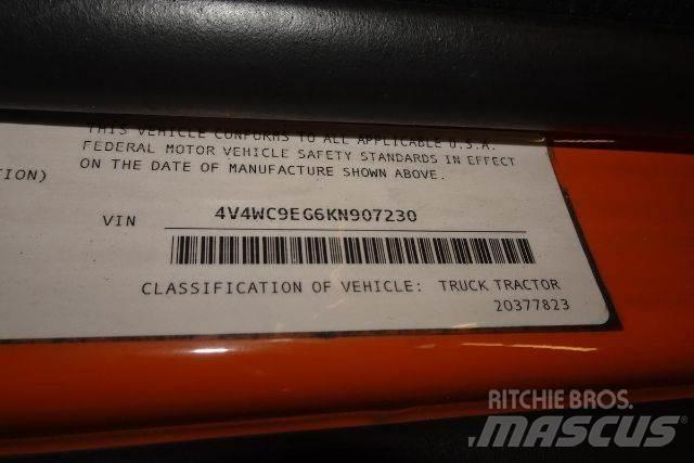 Volvo VNR64T300 Camiões de chassis e cabine