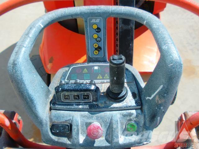 JLG TOUCAN 12E + Elevadores braços articulados