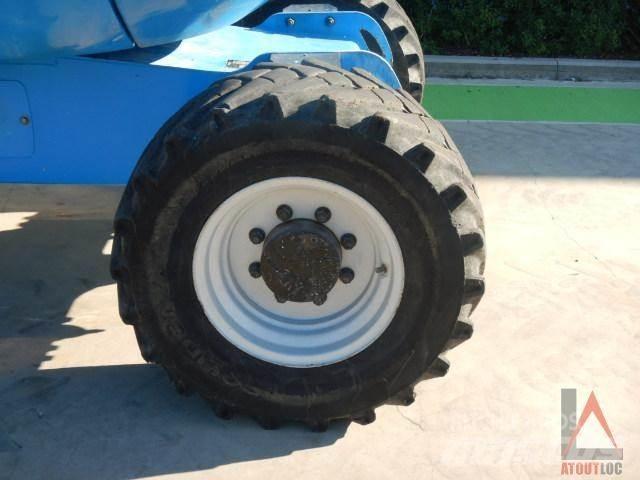 Manitou 200 ATJ Elevadores braços articulados
